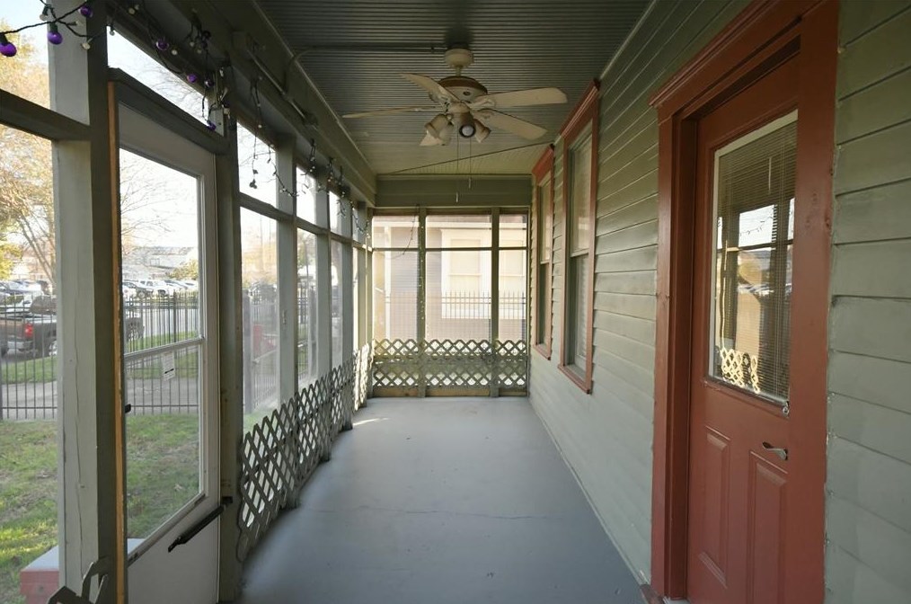 1119 Oxford St, Houston TX  77008-7082 exterior