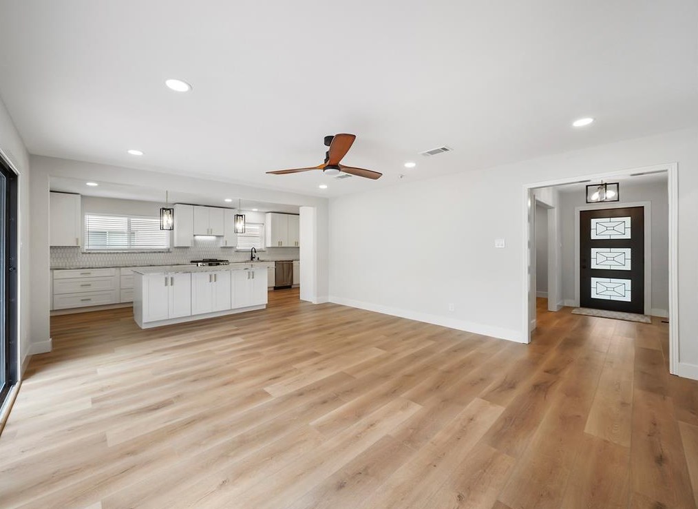 2807 Quincannon Ln, Houston TX 77043-1202 exterior