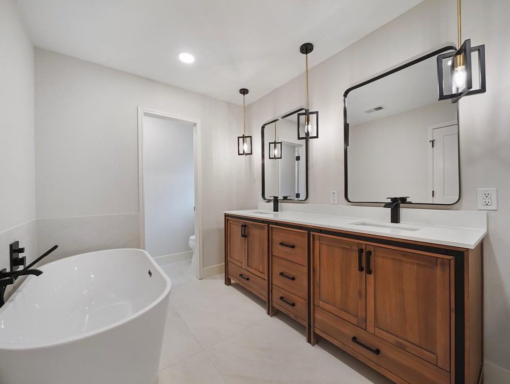 2807 Quincannon Ln, Houston TX 77043-1202 exterior