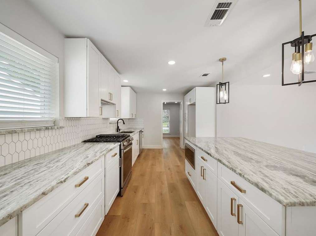 2807 Quincannon Ln, Houston TX 77043-1202 exterior