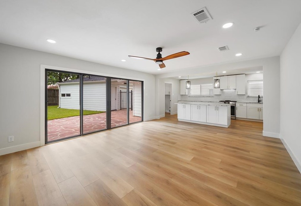 2807 Quincannon Ln, Houston TX 77043-1202 exterior