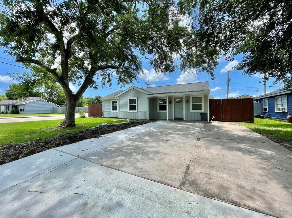 1116 San Felipe St, Angleton, TX 77515-3536