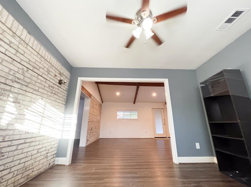850 Regal St, Houston, TX 77034