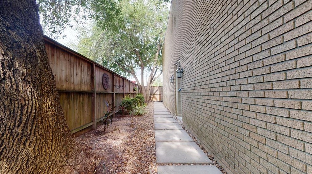 6300 S Rice Ave, Bellaire, TX 77401