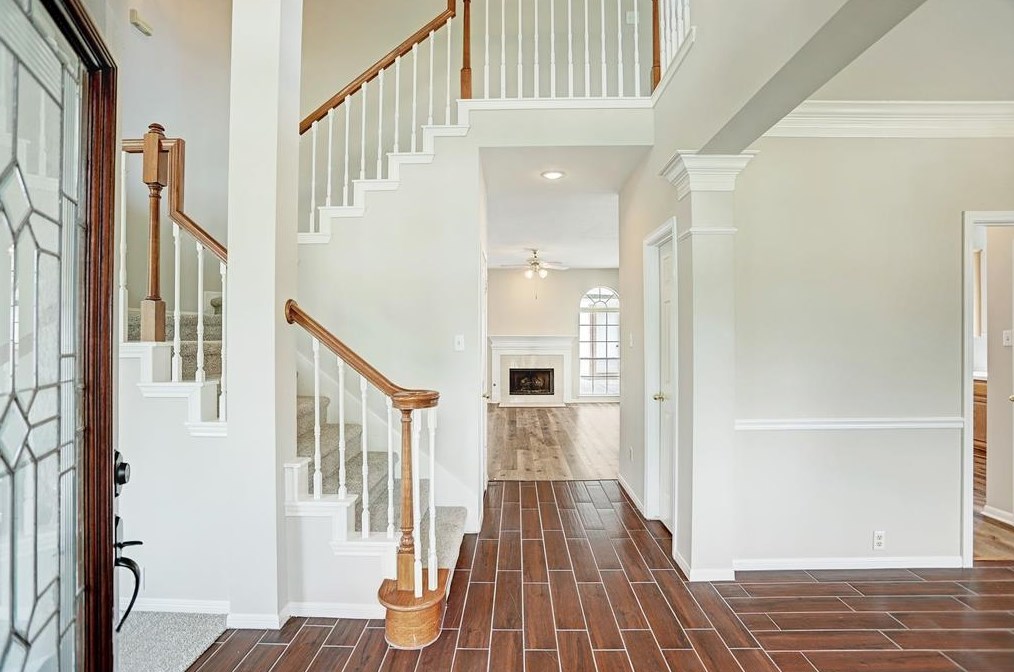 706 Knoll Forest Dr, Sugar Land, TX 77479