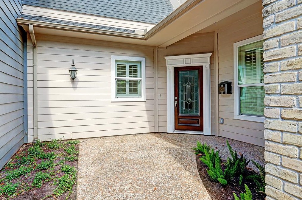 82 Legend Ln, Houston TX  77024-2404 exterior