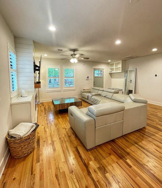 1711 Chestnut St, Houston TX  77009-8601 exterior