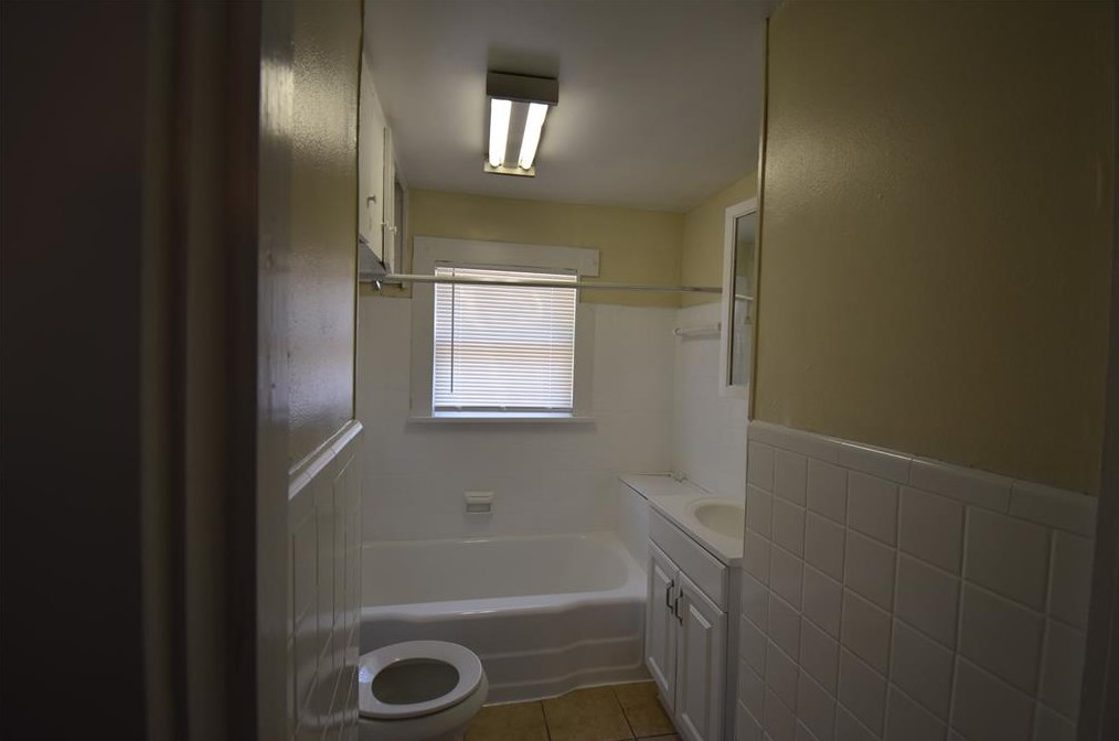 1323 35th St, Houston TX  77022-6411 exterior