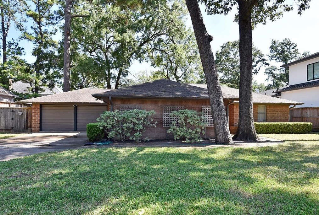 1234 Glourie Dr, Houston, TX 77055-6716