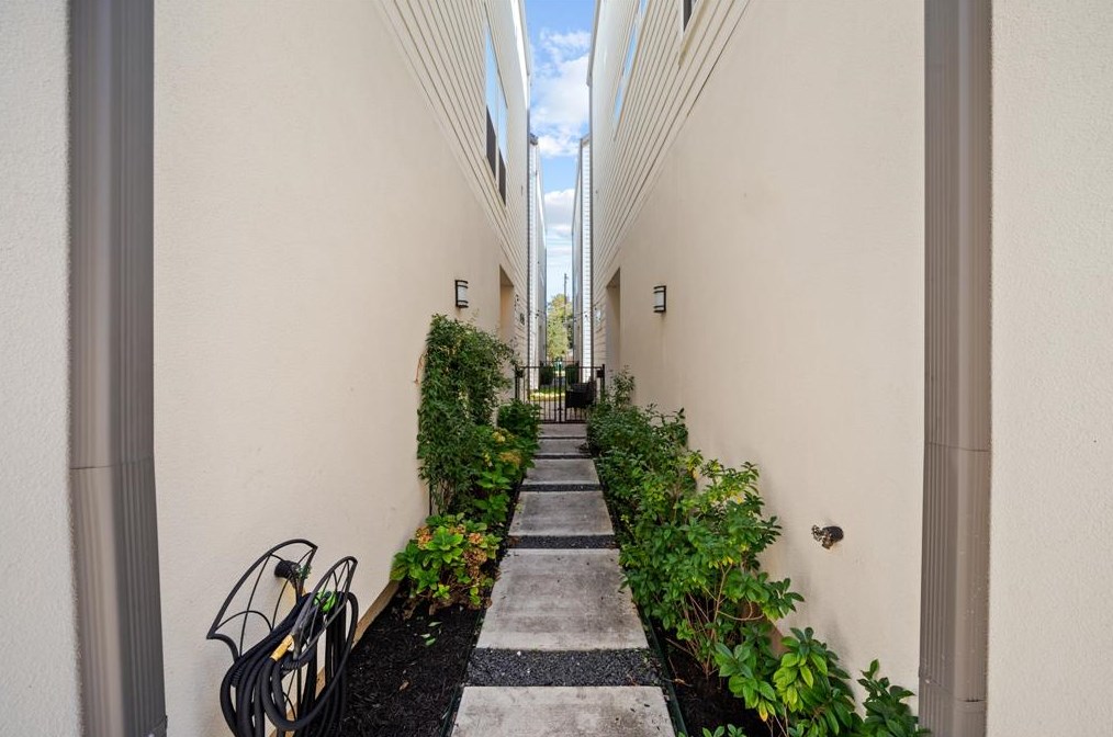 409 N Nagle St #a, Houston, TX 77003