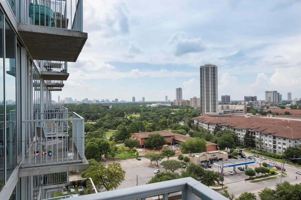 5925 Almeda Rd, Houston TX  11613-7602 exterior