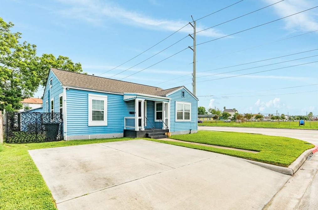 5302 Borden Ave, Galveston, TX 77551-4761