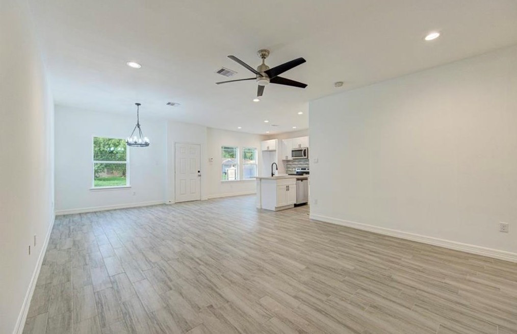 5430 Heron Dr, Houston TX  77033-3128 exterior