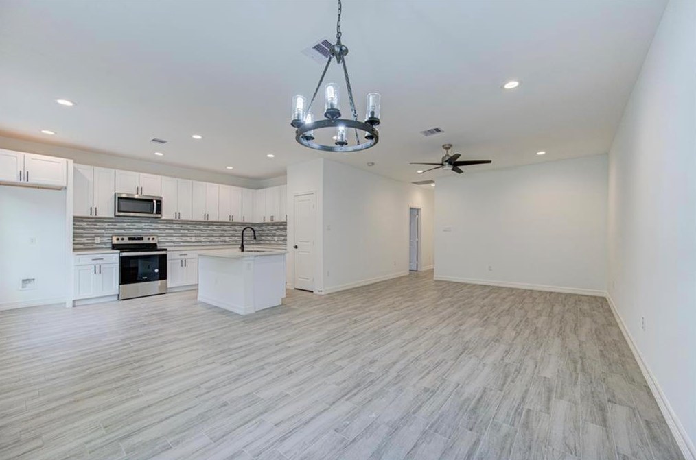 5430 Heron Dr, Houston TX  77033-3128 exterior