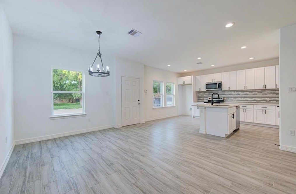 5430 Heron Dr, Houston TX  77033-3128 exterior