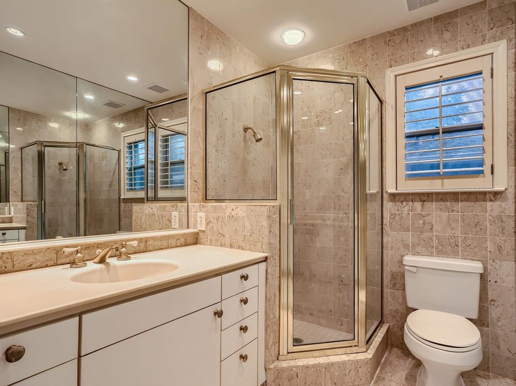 5510 Braesvalley Dr, Houston TX  77096-2911 exterior