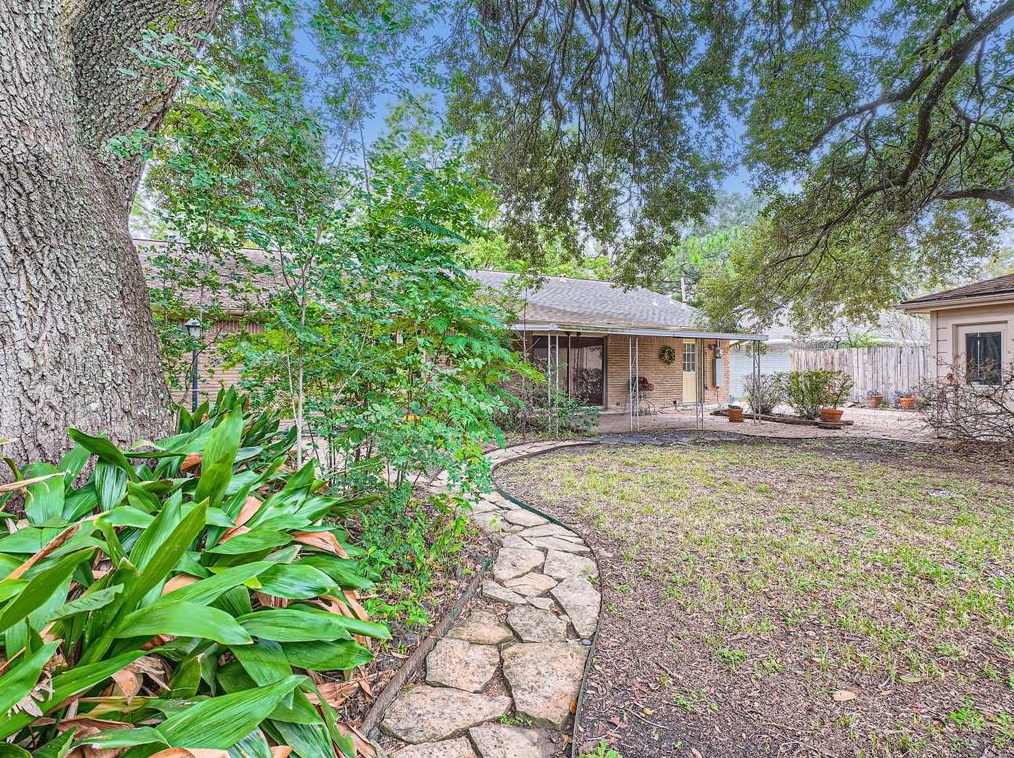 5510 Braesvalley Dr, Houston TX  77096-2911 exterior