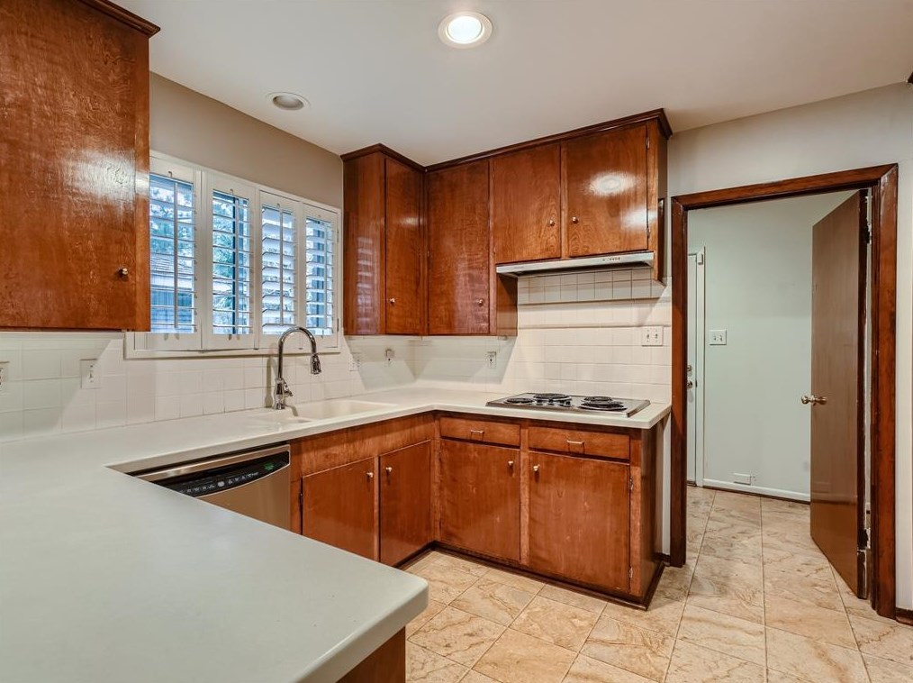 5510 Braesvalley Dr, Houston TX  77096-2911 exterior