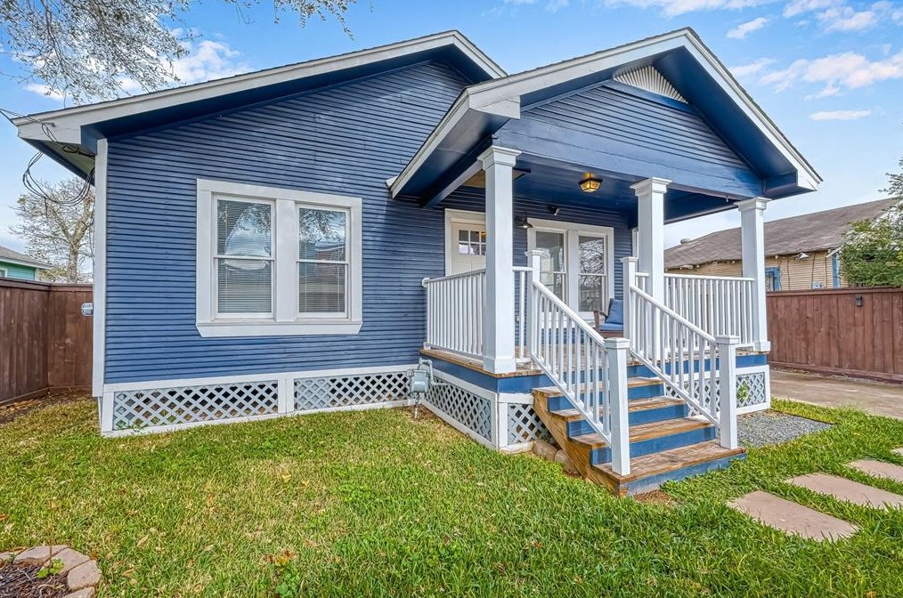 1721 Airline Dr, Houston, TX 77009