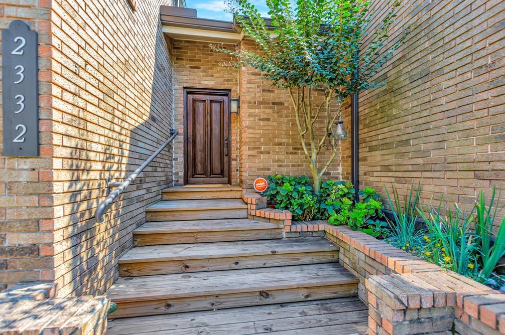 2332 Fairwind Dr, Houston, TX 77062-6227
