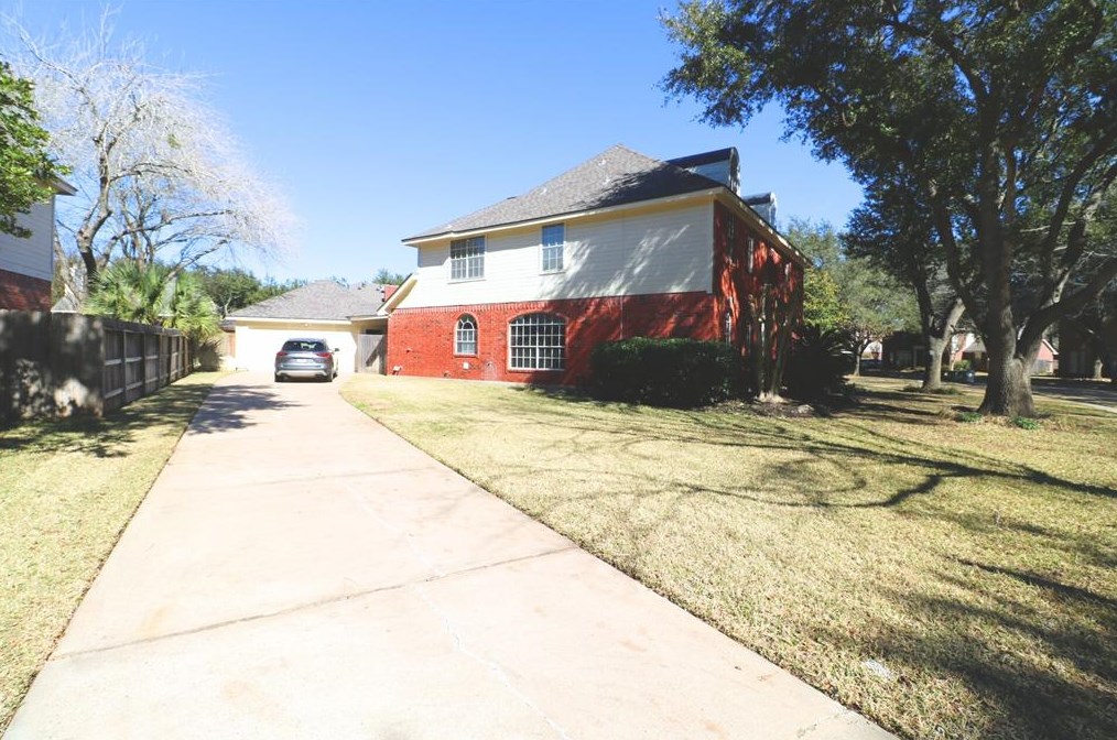 5915 Pendelton Place Dr, Sugar Land TX  77479-5051 exterior
