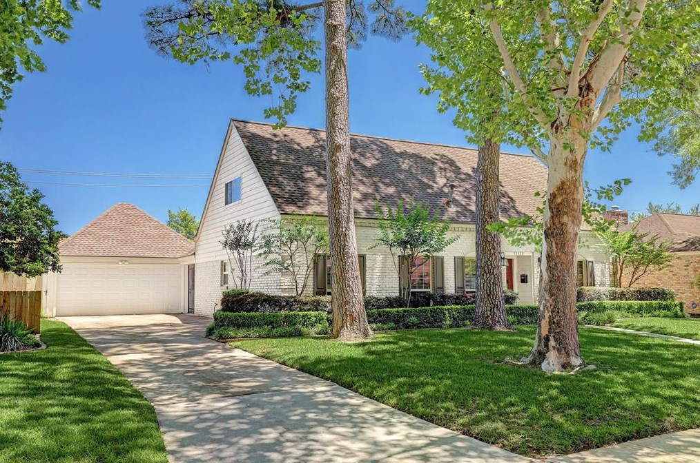 12122 Queensbury Ln, Houston, TX 77024-4211
