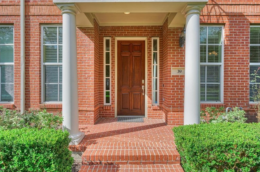 39 Islewood Blvd, Spring TX  77380-2859 exterior