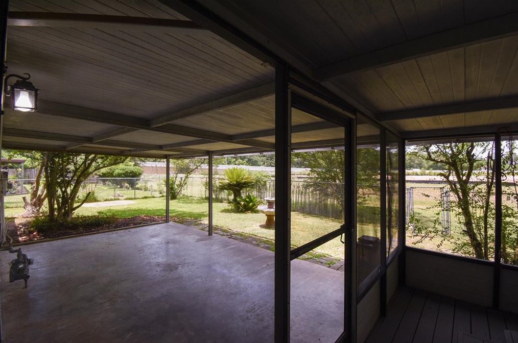 2023 Lexington Woods Dr, Spring TX  77373-3107 exterior