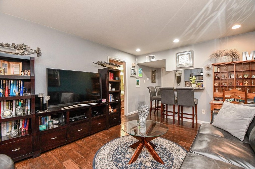 4635 Wild Indigo St Apt 498, Houston, TX 77027