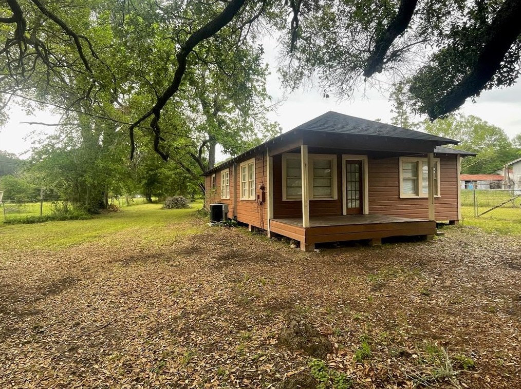 104 N 5th St, Chita, TX