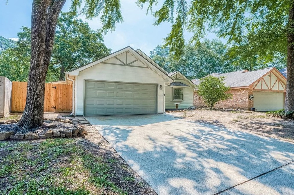 104 Regency Way, Conroe, TX 77304-2779