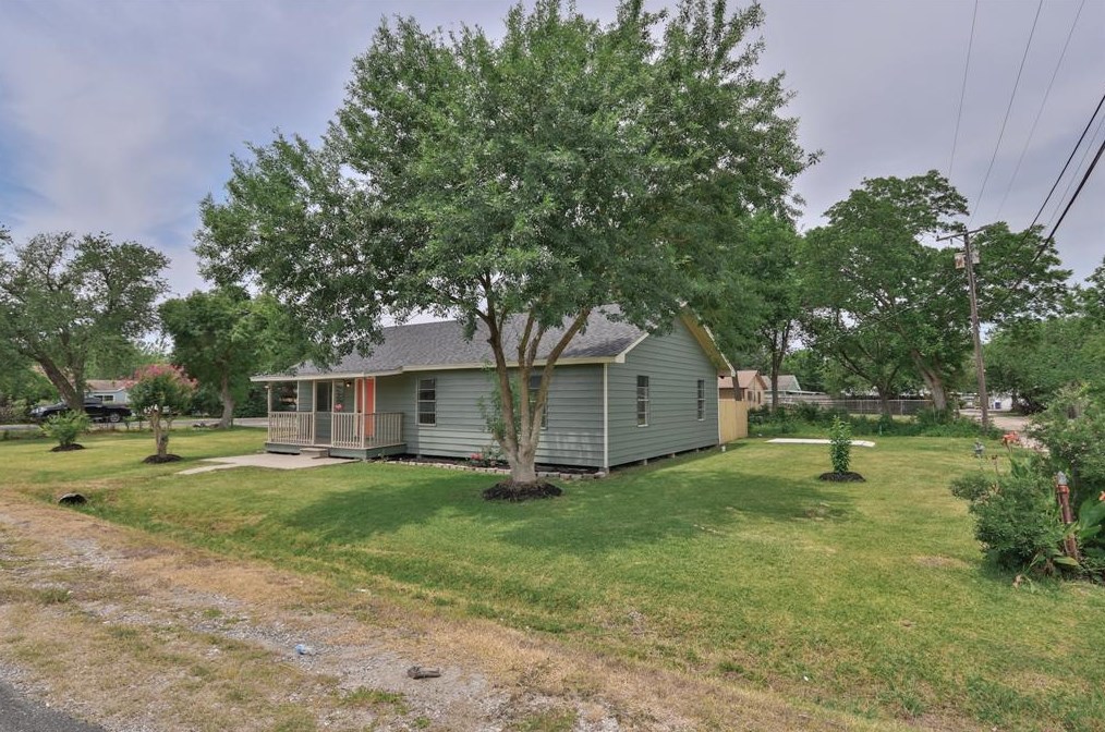 2202 7th Ave N, Texas City, TX 77590