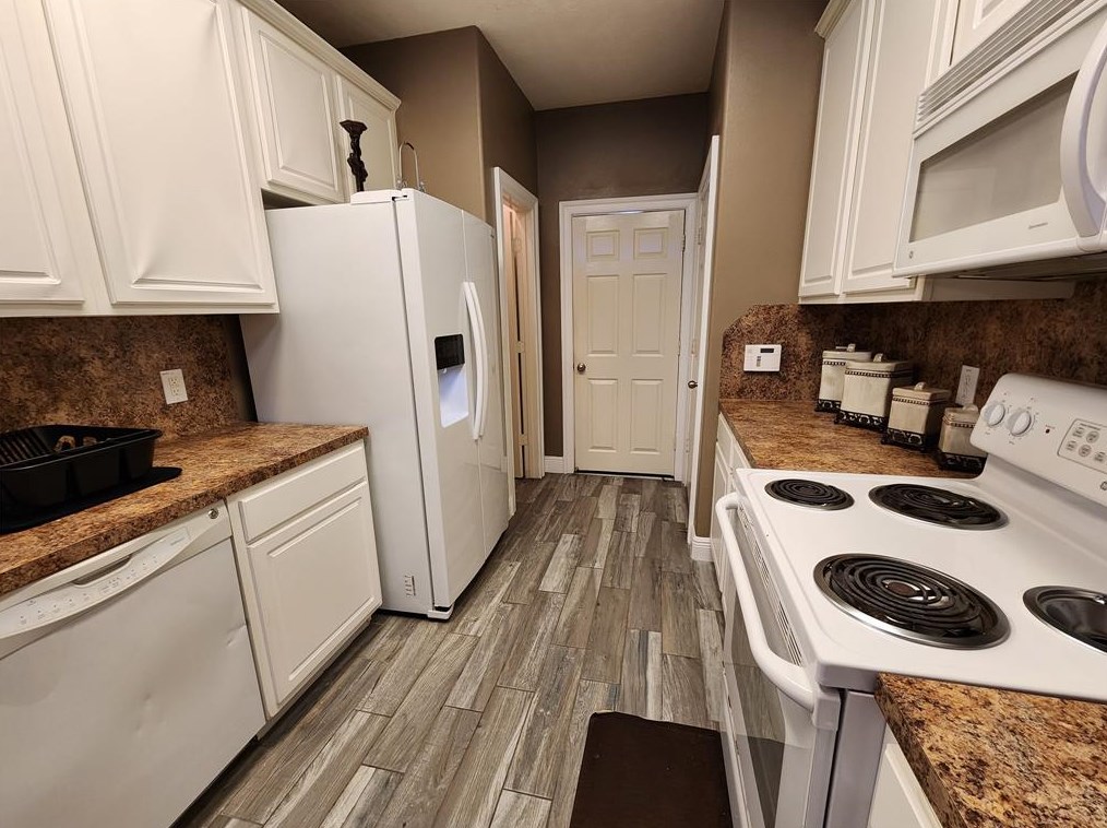 13151 Peppergate Ln, Houston, TX 77044-6559