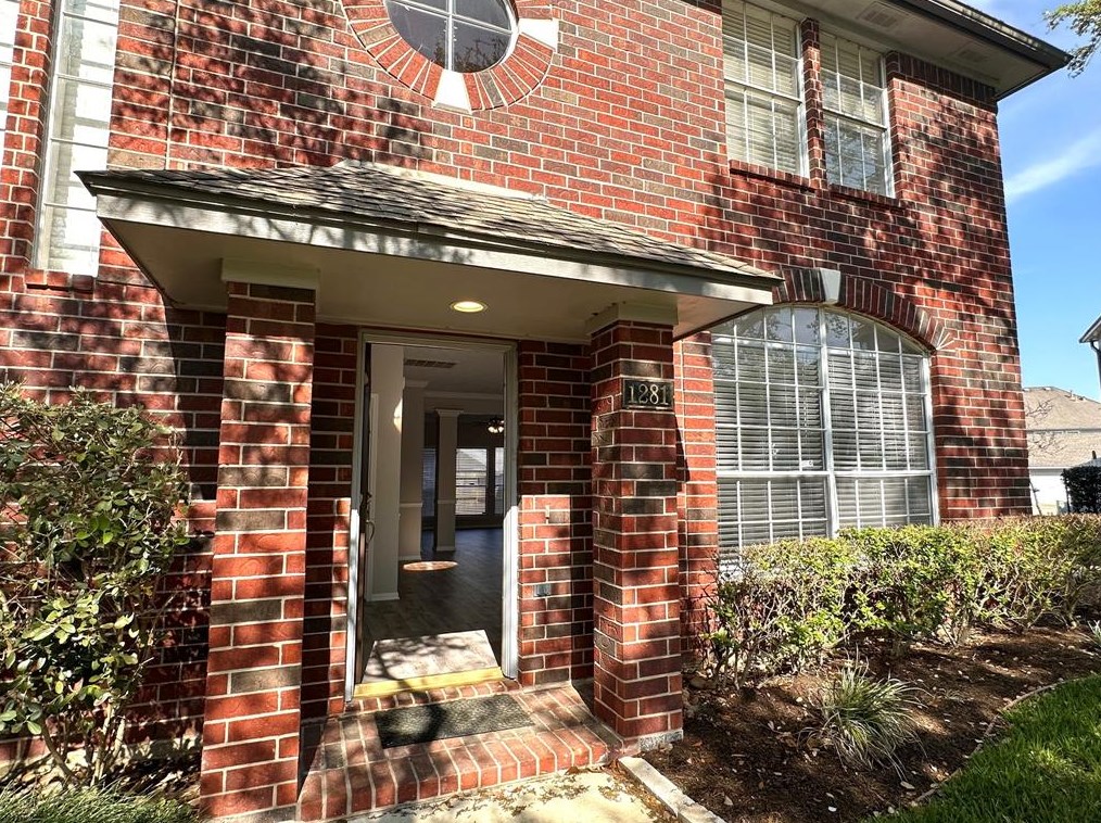 1281 El Camino Village Dr, Houston, TX 77058