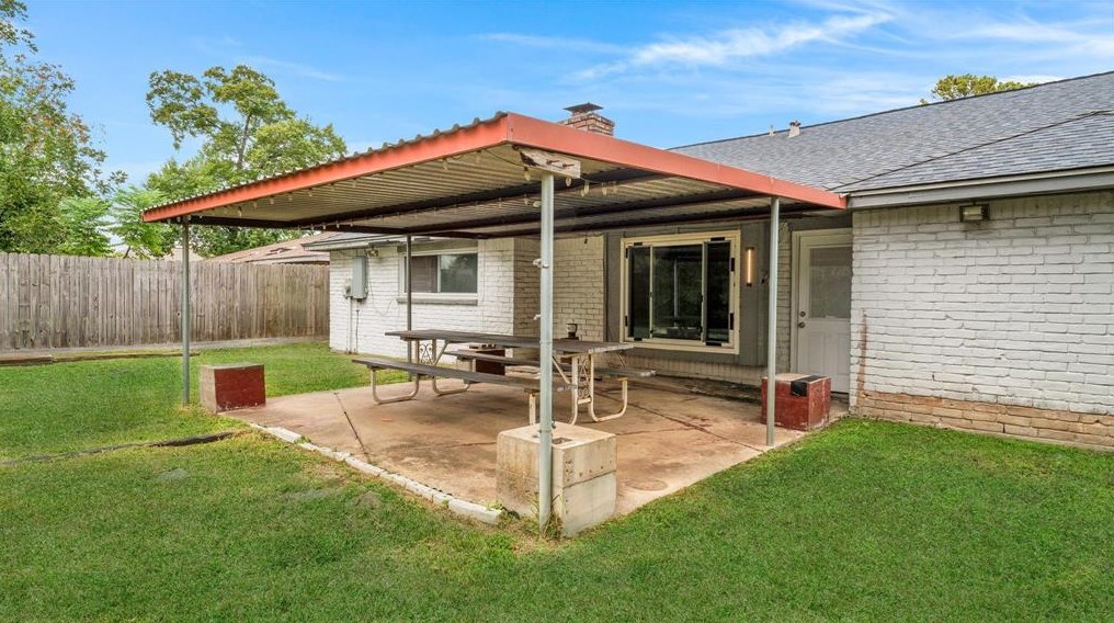 11519 Ensbrook Dr, Houston TX  77099-4706 exterior