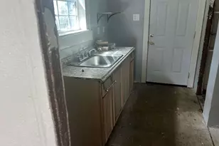 634 E Bernard St, West Columbia, TX 77486 - Photo 6