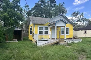 634 E Bernard St, West Columbia, TX 77486 - Photo 1