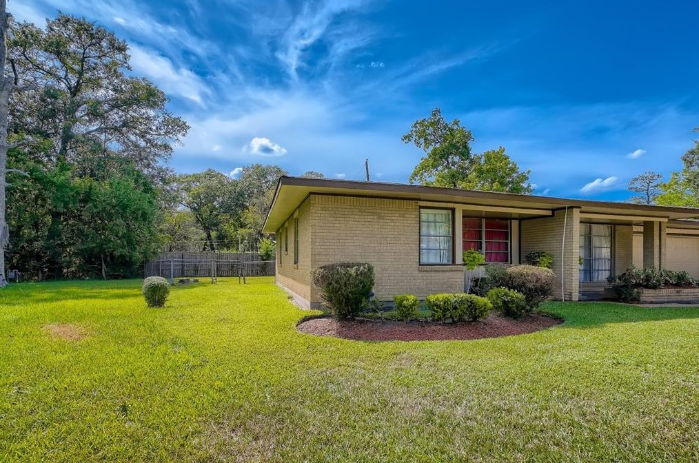 9307 Balsam Ln, Houston, TX 77078-3301