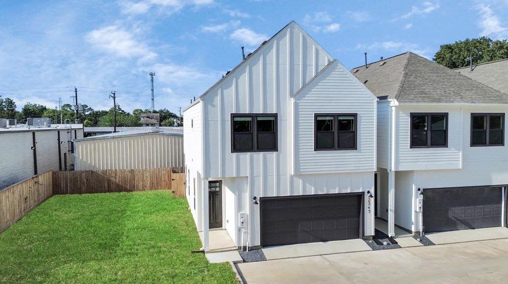 2347 Hoskins Dr, Houston, TX 77080-5426