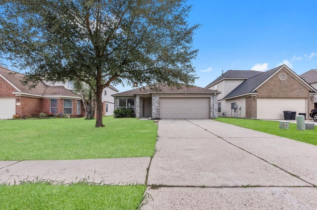 16957 Wren Hill St, Conroe, TX 77385