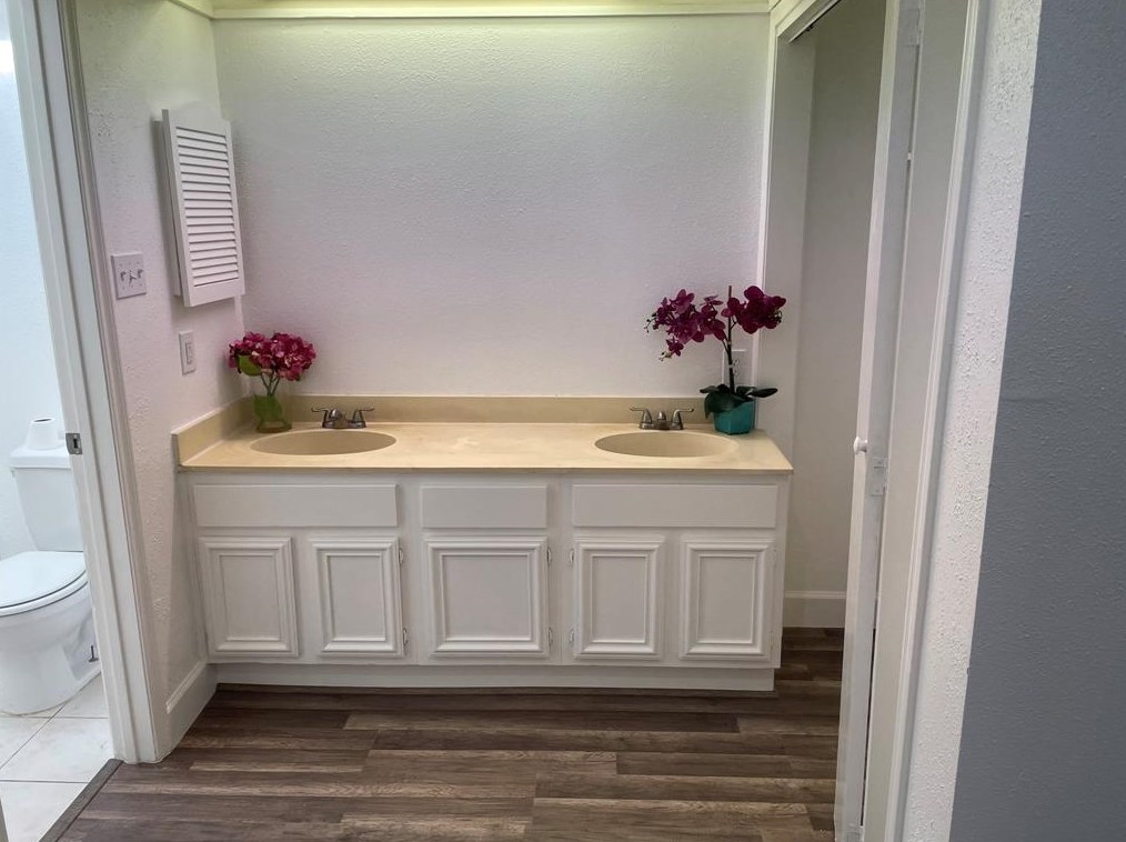 11606 Riderwood Dr, Houston TX  77099-1556 exterior