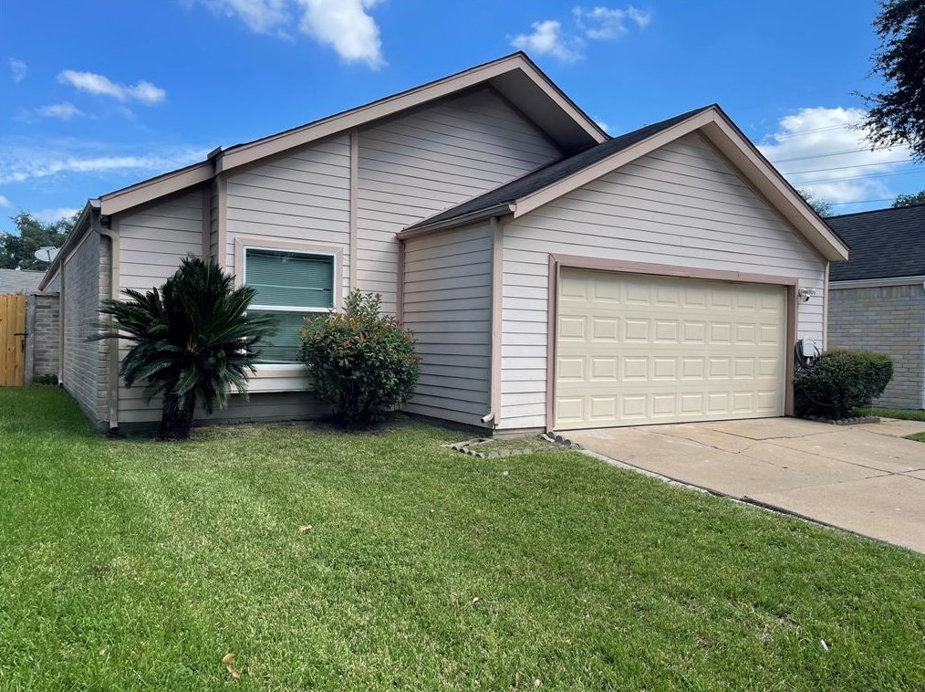 11606 Riderwood Dr, Houston, TX 77099-1556