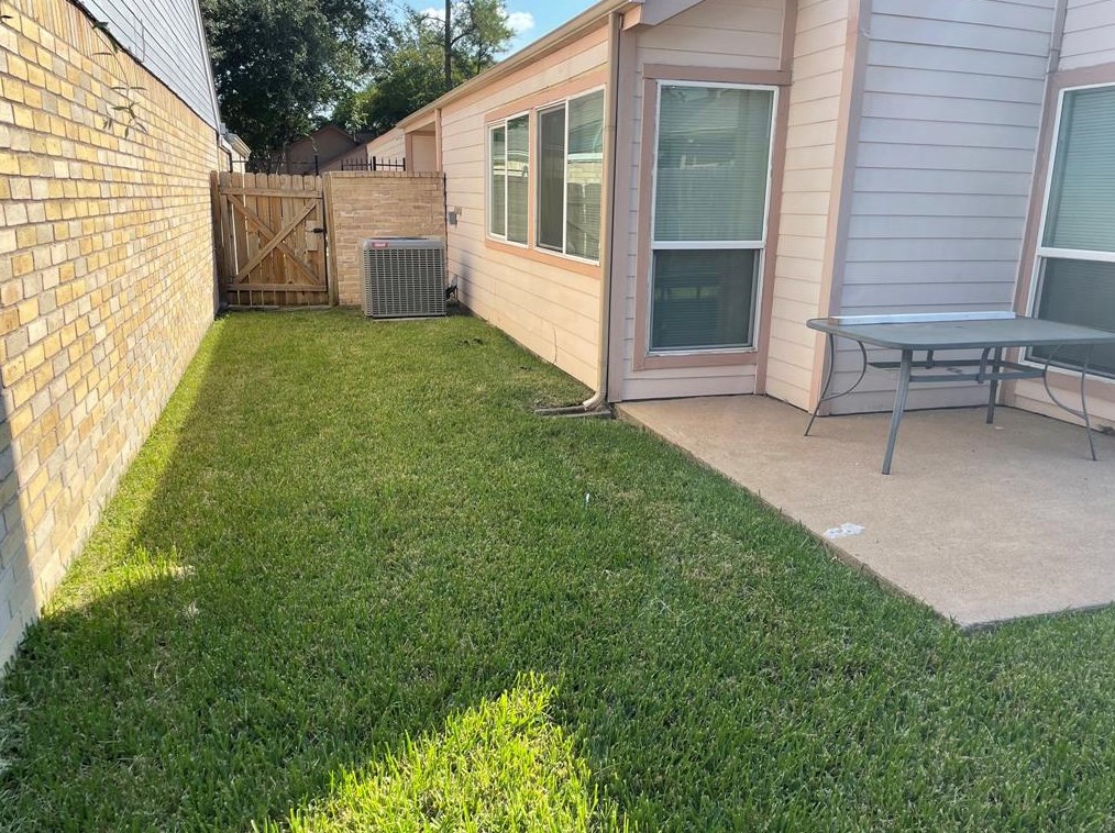 11606 Riderwood Dr, Houston TX  77099-1556 exterior