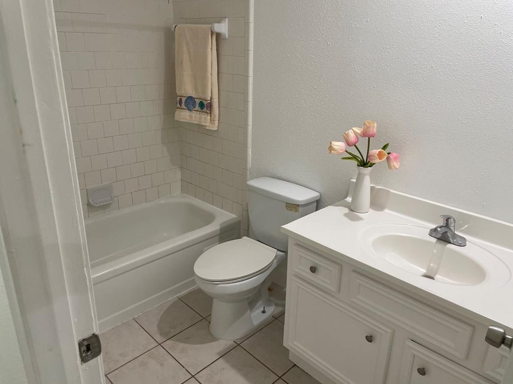 11606 Riderwood Dr, Houston TX  77099-1556 exterior