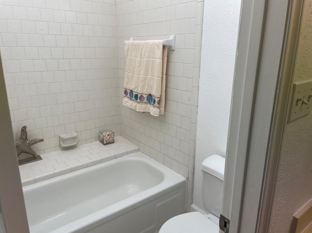 11606 Riderwood Dr, Houston TX  77099-1556 exterior