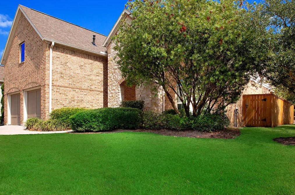 8858 Van Allen Dr, Spring, TX 77381
