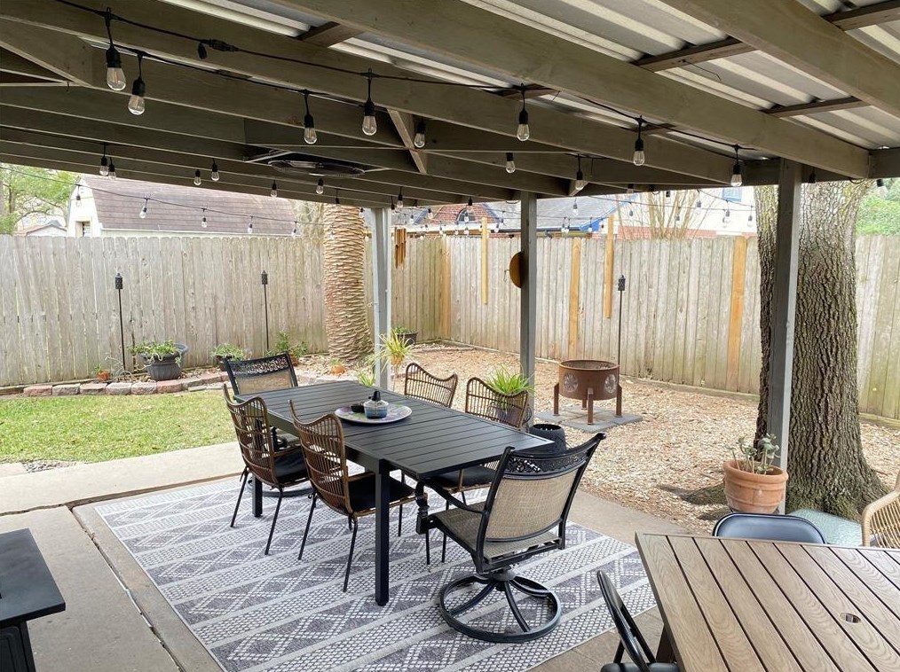 2216 Westminister St, Pearland, TX 77581