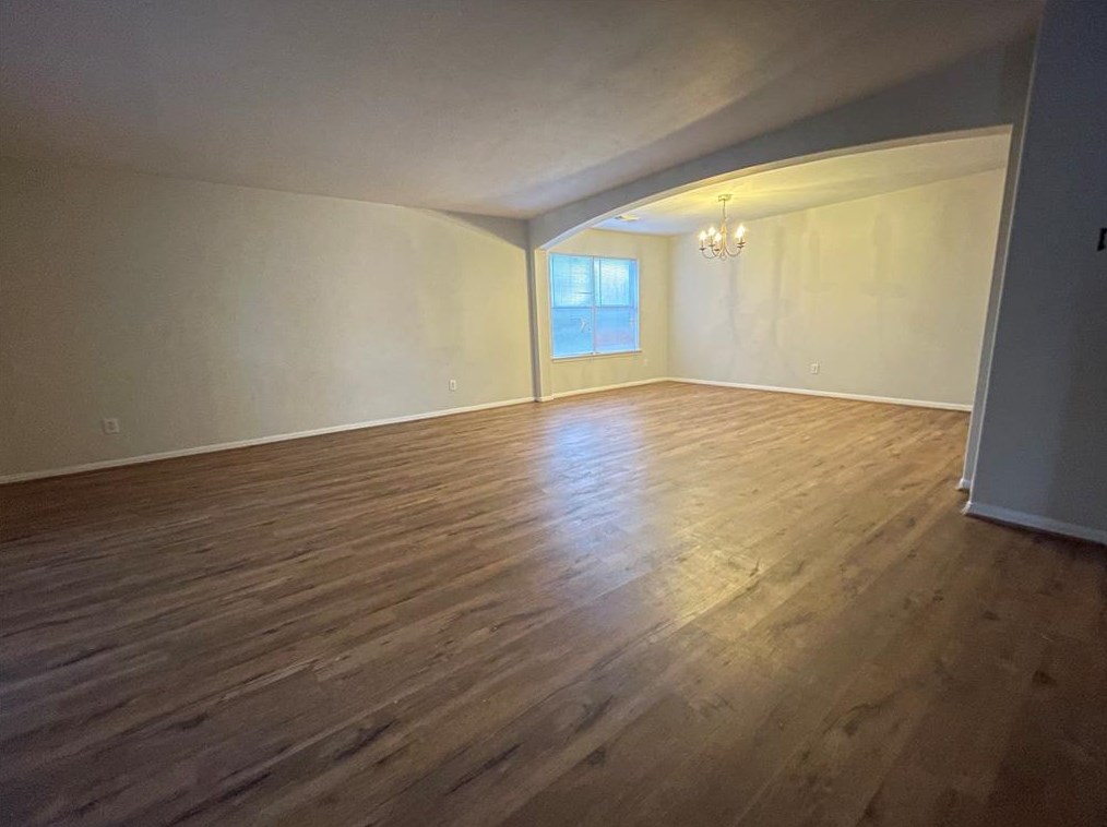 527 Starksboro Ct, Houston, TX 77073