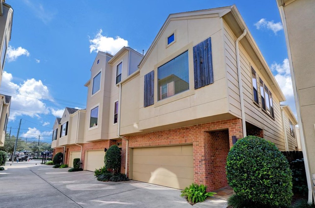 3870 Center St, Houston, TX 77007-5842