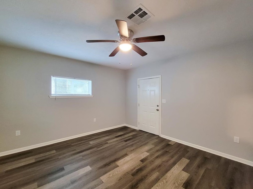 710 E Magnolia St, Angleton, TX 77515